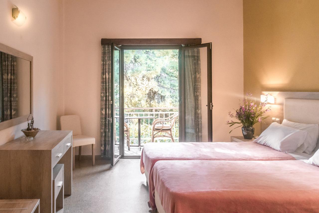 The Delfini Hotel Agia Marina  Extérieur photo