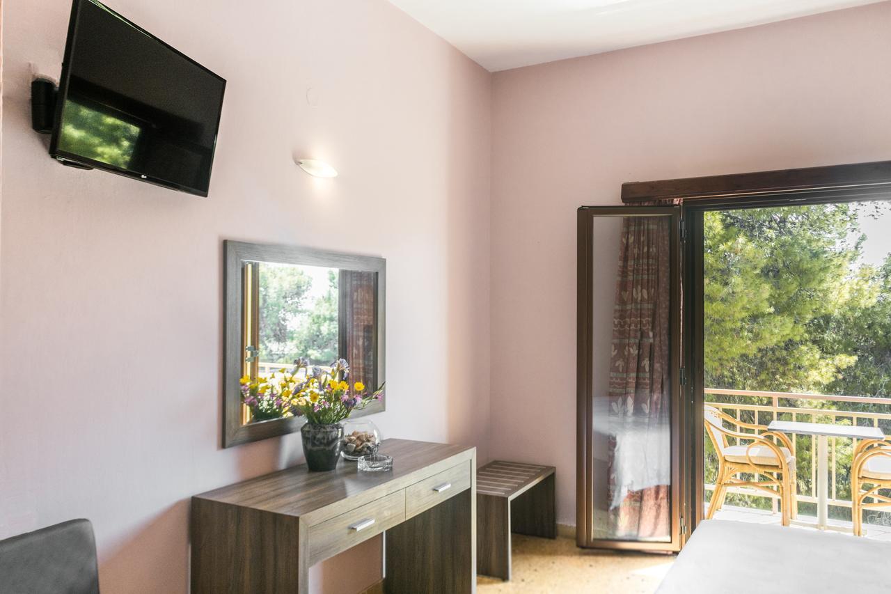 The Delfini Hotel Agia Marina  Extérieur photo