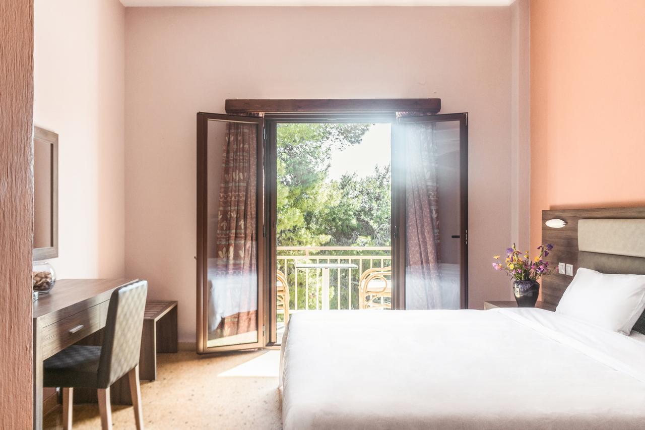 The Delfini Hotel Agia Marina  Extérieur photo